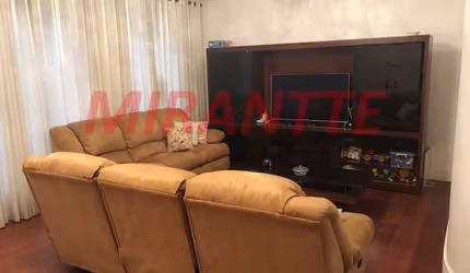 Sobrado de 227m² com 3 quartos em Água Fria