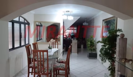 Sobrado de 208m² com 3 quartos em Chora Menino