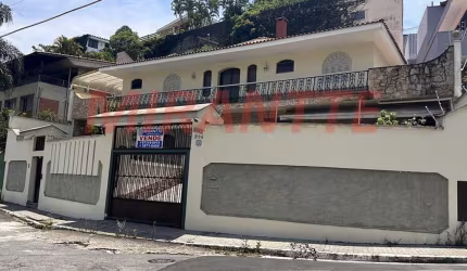 Sobrado de 424m² com 4 quartos em Jardim São Bento
