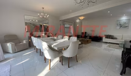 Sobrado de 318m² com 3 quartos em Horto Florestal