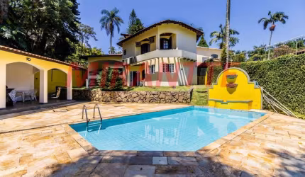 Sobrado de 690m² com 4 quartos em Jardim Floresta