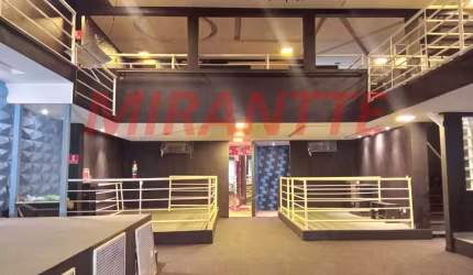 Comercial de 260m² em Limão