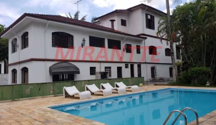 Sobrado de 1300m² com 4 quartos em Horto Florestal
