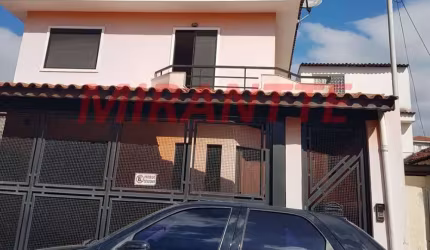Sobrado de 180m² com 3 quartos em Santa Terezinha