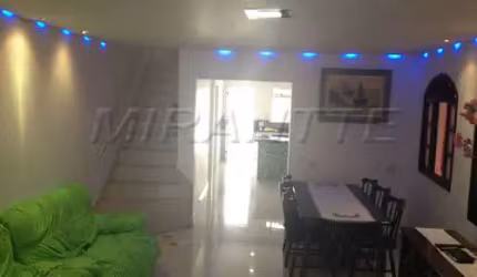 Sobrado de 110m² com 3 quartos em Cachoeirinha