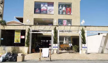 Comercial de 1200m² em Limão