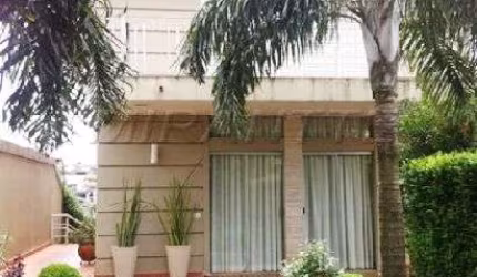 Sobrado de 357m² com 3 quartos em Parque Dos Principes