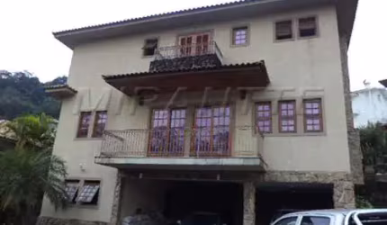 Cond. fechado com 4 quartos em Jardim Itatinga