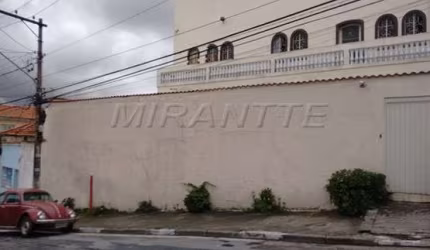 Comercial de 900m² em Vila Carbone