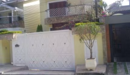 Sobrado de 400m² com 3 quartos em Jardim Bibi