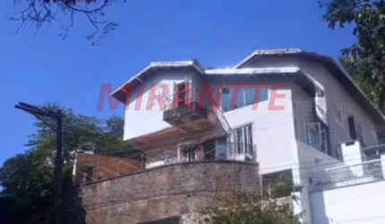 Sobrado de 288m² com 4 quartos em Jardim Ibiratiba