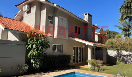 Cond. fechado de 211m² com 3 quartos em Vila Hortência