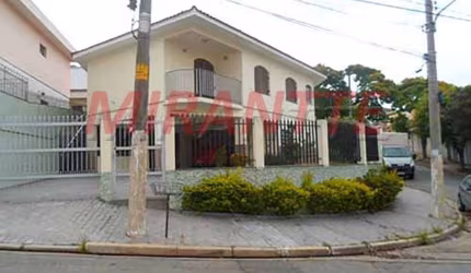 Sobrado de 270m² com 3 quartos em Jardim Guapíra