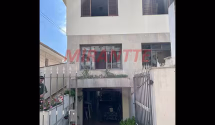 Sobrado de 213m² com 3 quartos em Água Fria