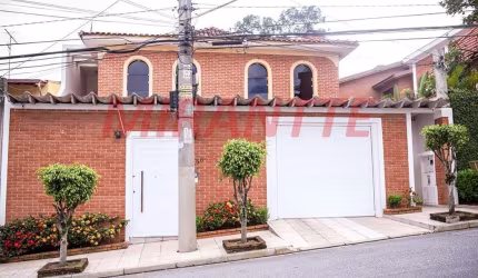 Sobrado de 319m² com 4 quartos em Barro Branco (Zona Norte)