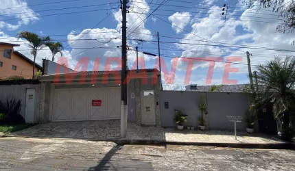 Sobrado de 350m² com 4 quartos em Jardim Ibiratiba
