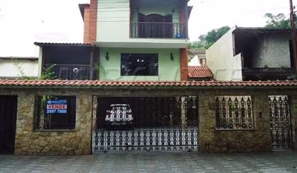 Sobrado de 249m² com 4 quartos em Jardim Guapíra
