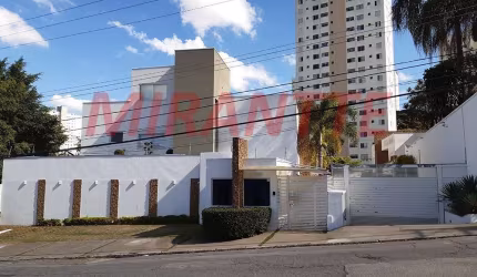 Cond. fechado de 237m² com 3 quartos em Vila Albertina