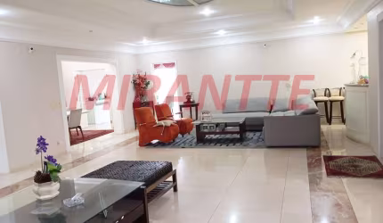 Sobrado de 918m² com 8 quartos em Tremembe