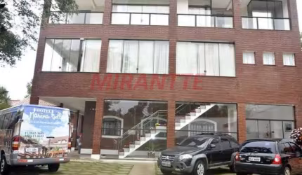 Sobrado de 1450m² com 25 quartos em bairro dos forjos
