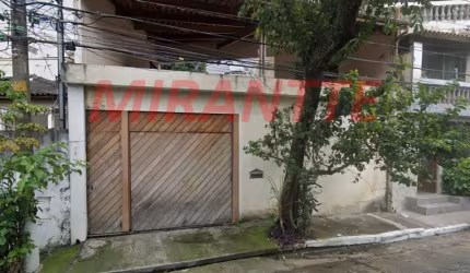 Sobrado de 186m² com 4 quartos em Cachoeirinha