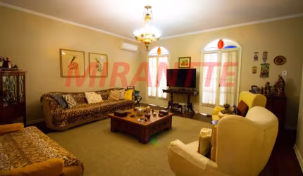 Sobrado de 275m² com 3 quartos em Bosque Maia