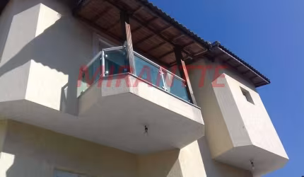 Sobrado de 330m² com 4 quartos em Jardim Adriana