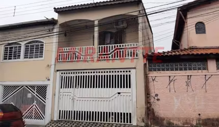 Sobrado de 125m² com 4 quartos em Jardim Jovaia