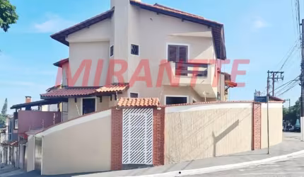 Sobrado de 164m² com 4 quartos em Vila Galvão