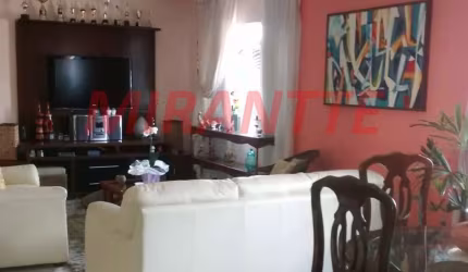 Sobrado de 224m² com 4 quartos em Vila Galvão