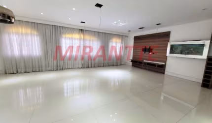 Sobrado de 385m² com 3 quartos em Jardim Maia