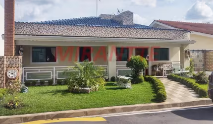 Sobrado de 380m² com 4 quartos em Arujazinho