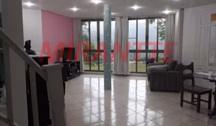 Sobrado de 400m² com 3 quartos em Serra da Cantareira