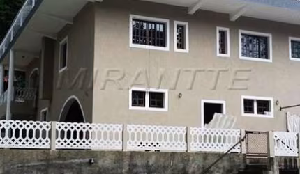 Sobrado de 480m² com 5 quartos em Serra da Cantareira