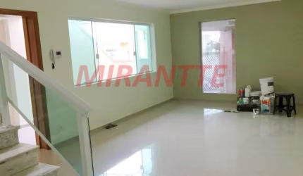 Sobrado de 200m² com 3 quartos em Água Fria