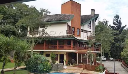 Sobrado com 9 quartos em Serra Da Cantareira