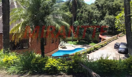 Sobrado de 700m² com 4 quartos em Serra da Cantareira