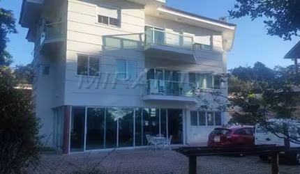 Sobrado de 450m² com 3 quartos em Serra da Cantareira