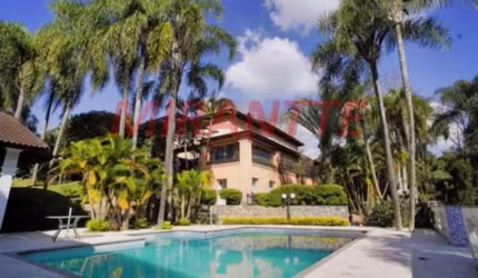 Sobrado de 1300m² com 5 quartos em Serra da Cantareira