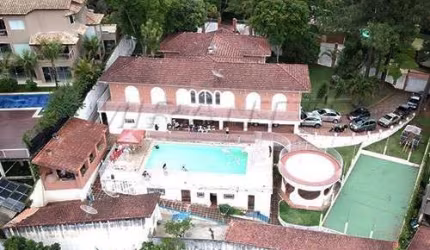 Sobrado de 800m² com 8 quartos em Serra Da Cantareira