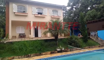 Sobrado de 350m² com 3 quartos em Serra da Cantareira