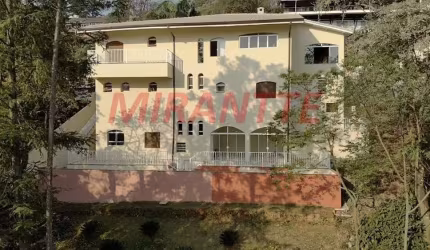 Sobrado de 913m² com 4 quartos em Água Branca