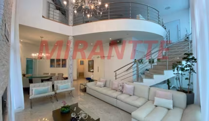 Sobrado de 660m² com 4 quartos em Serra da Cantareira