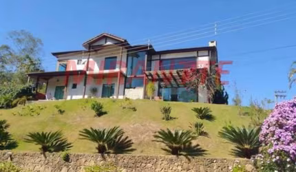 Sobrado de 340m² com 4 quartos em Serra da Cantareira