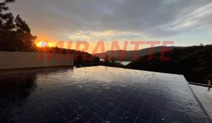 Sobrado de 247m² com 4 quartos em Serra Da Cantareira