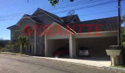 Sobrado de 550m² com 4 quartos em Serra da Cantareira