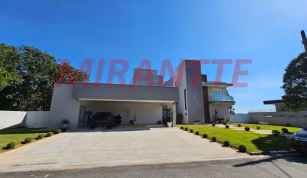 Sobrado de 350m² com 4 quartos em Serra da Cantareira