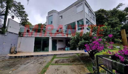Sobrado de 750m² com 3 quartos em Serra Da Cantareira