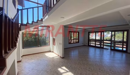 Sobrado de 530m² com 5 quartos em Serra Da Cantareira