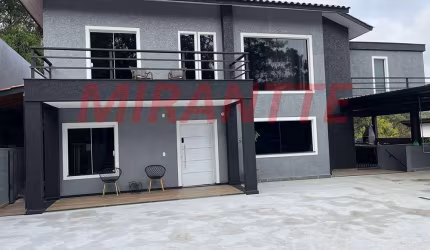 Sobrado de 630m² com 5 quartos em Serra da Cantareira
